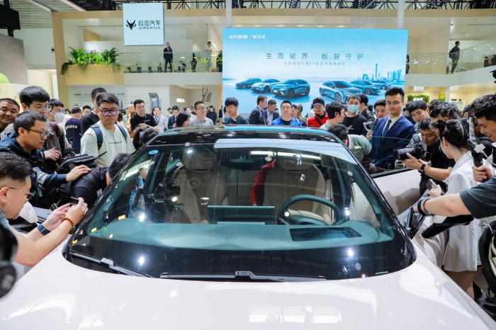 15-20万唯一搭载800V高压的纯电轿车，阿尔法S5闪耀2024北京车展