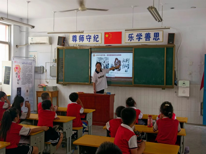 安阳师范学院延安精神、两弹一星精神宣讲团走进安阳市纱厂路小学