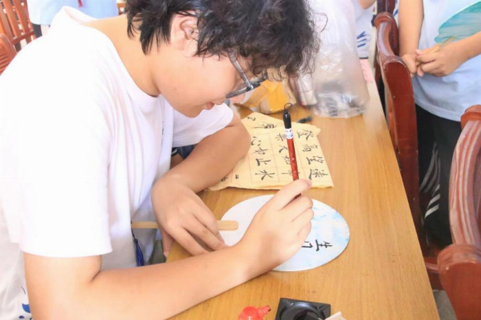 折纸与漆扇的碰撞：江西理工大学“艺韵会昌”