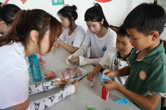 折纸与漆扇的碰撞：江西理工大学“艺韵会昌”