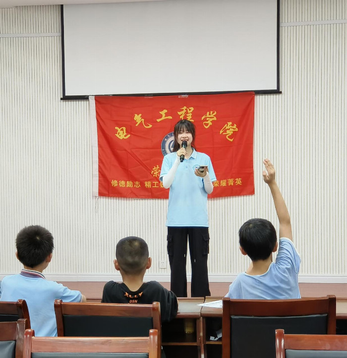 江西职业技术大学电气工程学院暑期“三下乡”社会实践暨大思政实践活动:荣耀电气基层行,流芳乡里绘夏梦