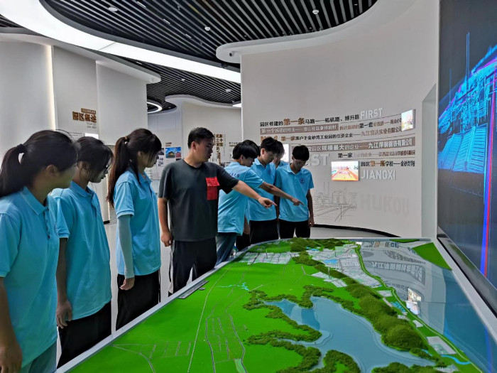 江西职业技术大学电气工程学院暑期“三下乡”社会实践暨大思政实践活动:荣耀电气基层行,流芳乡里绘夏梦