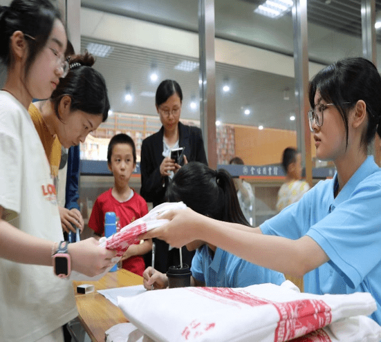 “品晋陵古韵，传非遗匠心”——河海大学信息院文化传承实践团开展暑期社会实践活动
