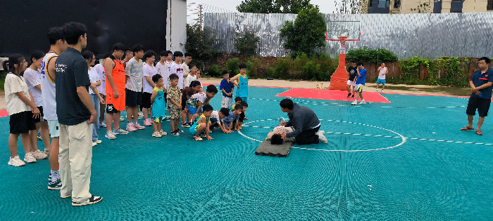 新乡医学院三全学院健康中原走基层 躬行实践显担当 | 心佑血管之树 助力老年健康