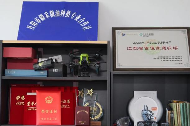 人文学院“乡情浓郁，青春共绘振兴图”队开展暑期社会实践：走进青禾农场，培养知农爱农新情怀