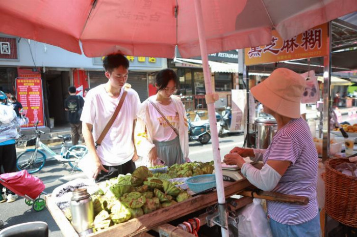 文明之旅，绘就“食”与“行”的和谐画卷——湖北大学志愿服务队多站点文明倡导纪实