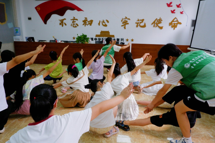 童趣一夏，守护成长——成都外国语学院暑期三下乡纪实