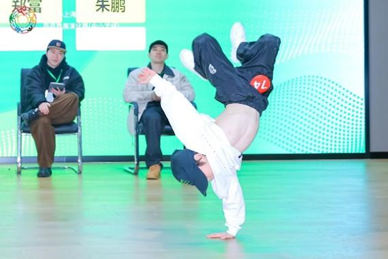 激情舞动青春：上海市学生运动会霹雳舞展演中小学组圆满结束