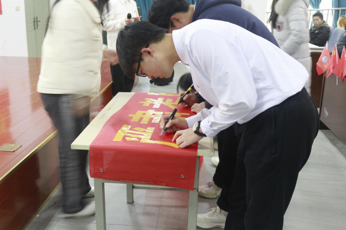 四川农业大学经济学院举办“启迪创新思维，谱写奋斗华章”示范性班团活动