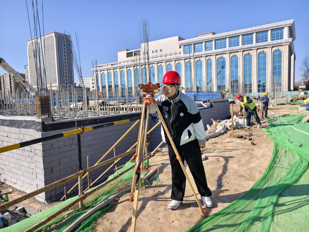 全景“返家乡”|他们深入物流中枢、交通动脉与民生街巷，解锁家乡基建“新成就” 东林土交学子在行动