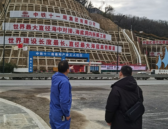 全景“返家乡”|他们深入物流中枢、交通动脉与民生街巷，解锁家乡基建“新成就” 东林土交学子在行动