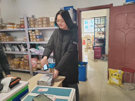 全景“返家乡”|他们深入物流中枢、交通动脉与民生街巷，解锁家乡基建“新成就” 东林土交学子在行动