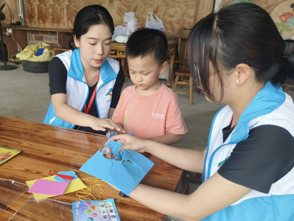 壮族文化润童心，志愿课堂展风采 ——万众爱心学校“织梦社区”活动圆满结束图2