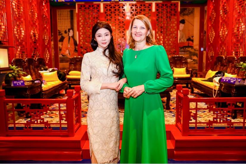 芬兰前总理玛丽·基维涅米拜访外交部驻外机构服务中心领事处处长朱丹