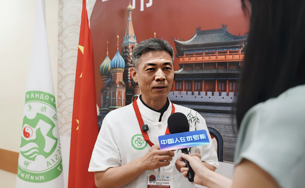 韩洪光接受“中国人在俄罗斯”栏目组采访.jpg