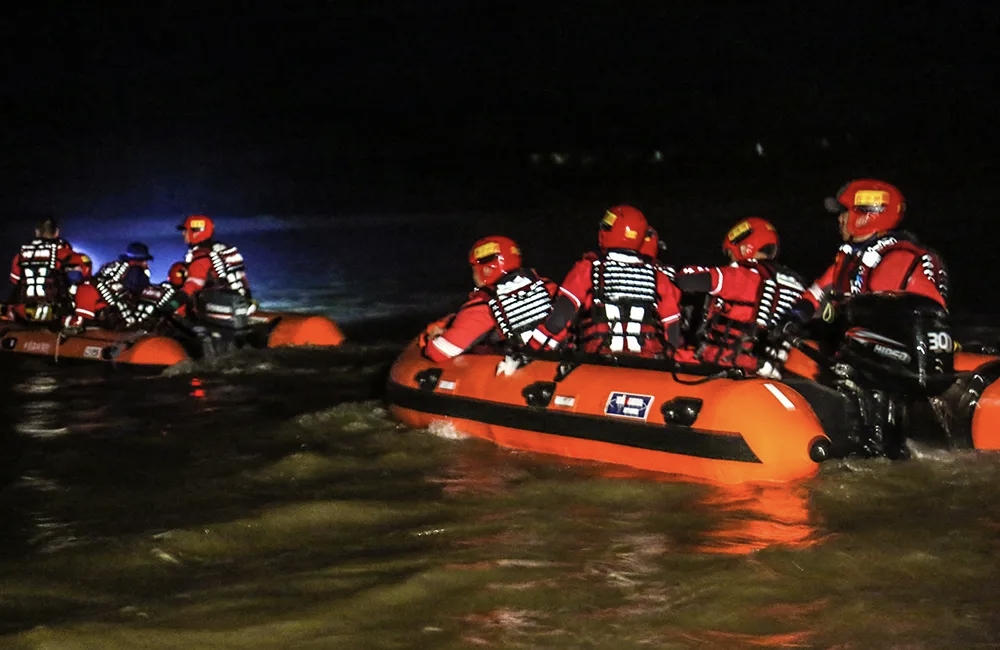 夜间人员输送.jpg