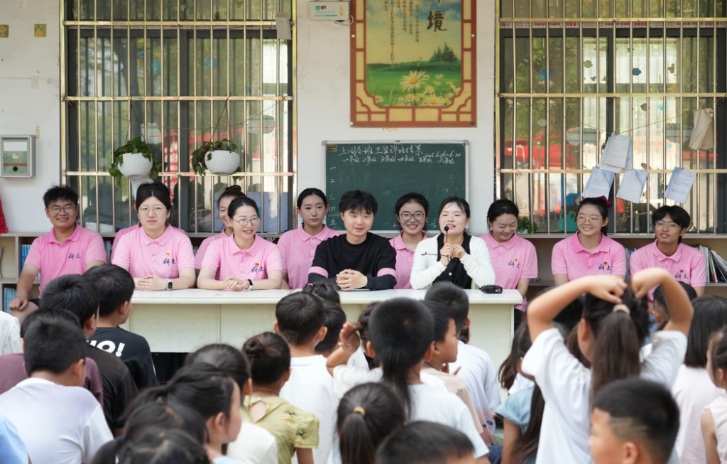 红色薪火照亮乡村课堂：“青禾护航 萤辉共行”实践团开班仪式启幕青春支教路