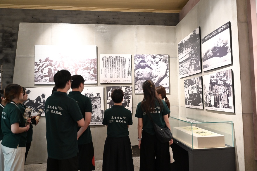 赓续红色血脉 勇担时代使命：国际教育学院非遗传承队探访恩施抗战历史陈列馆