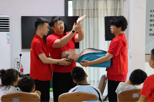 安徽医科大学临床医学院“医路乡阳，皖美护心”团队开展暑期“三下乡”系列社会实践活动之西城兰苑社区