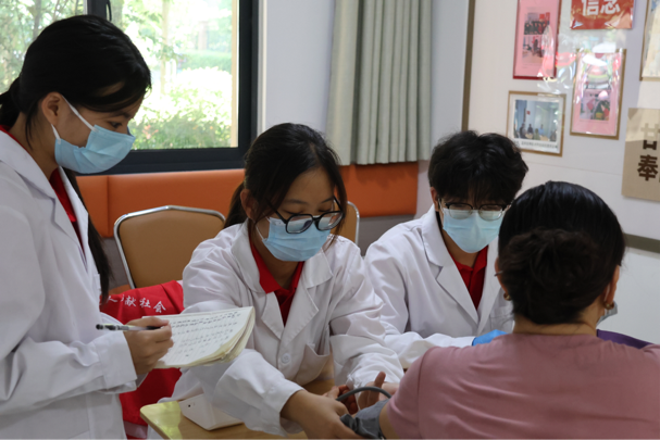 安徽医科大学临床医学院“医路乡阳，皖美护心”团队开展暑期“三下乡”系列社会实践活动之西城兰苑社区