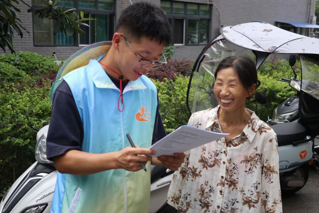 【暑期“三下乡”】推普兴乡，“移”路同行：重庆移通学院学生走进钓鱼城街道，推普助力乡村发展