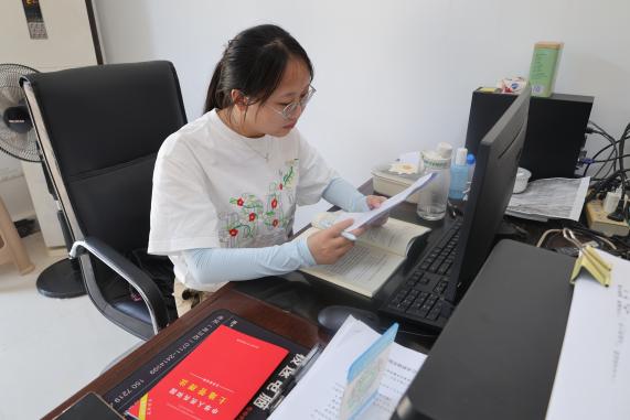 扎根基层，实干担当：华中师范大学行至实践队前往鄂州市开展政务实习