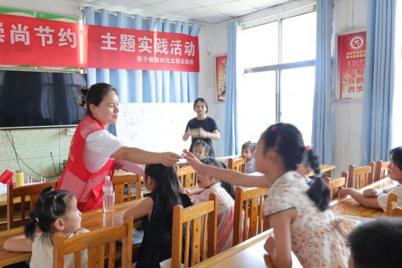扎根基层，实干担当：华中师范大学行至实践队前往鄂州市开展政务实习