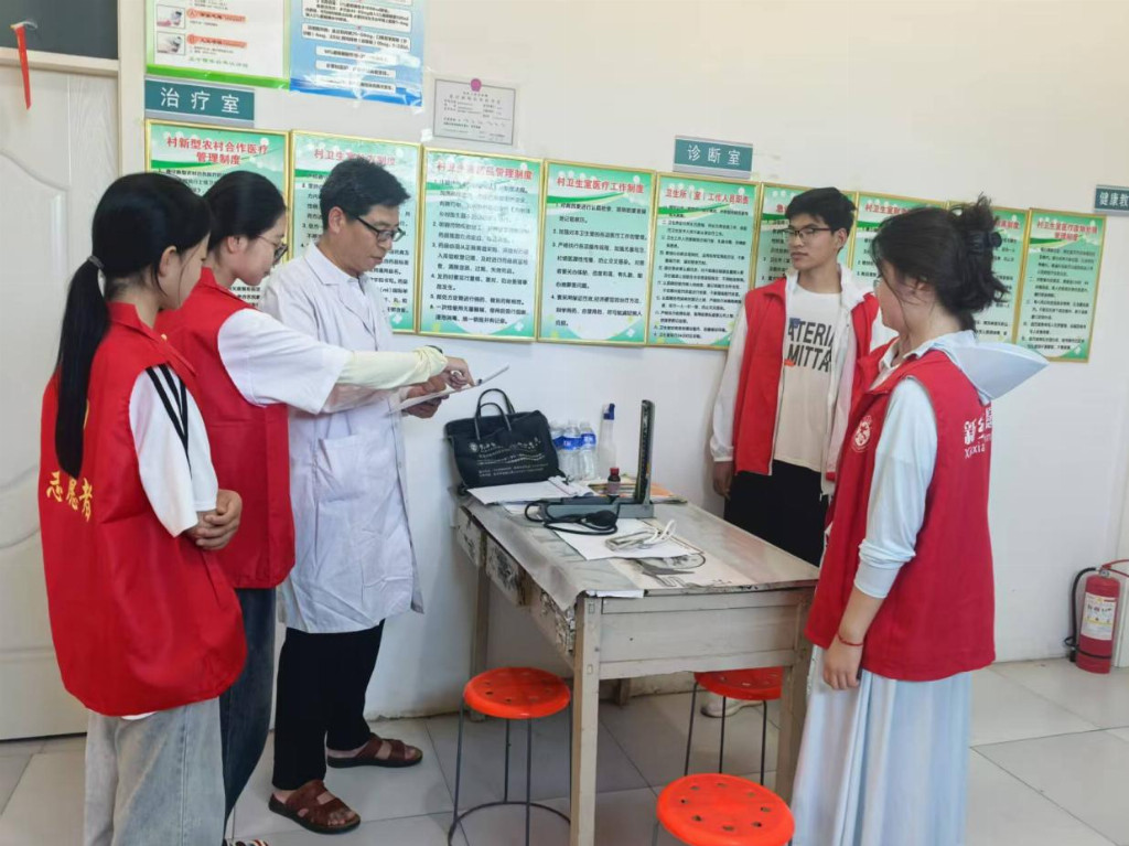 青年下乡送温暖，基层服务显担当(图1)
