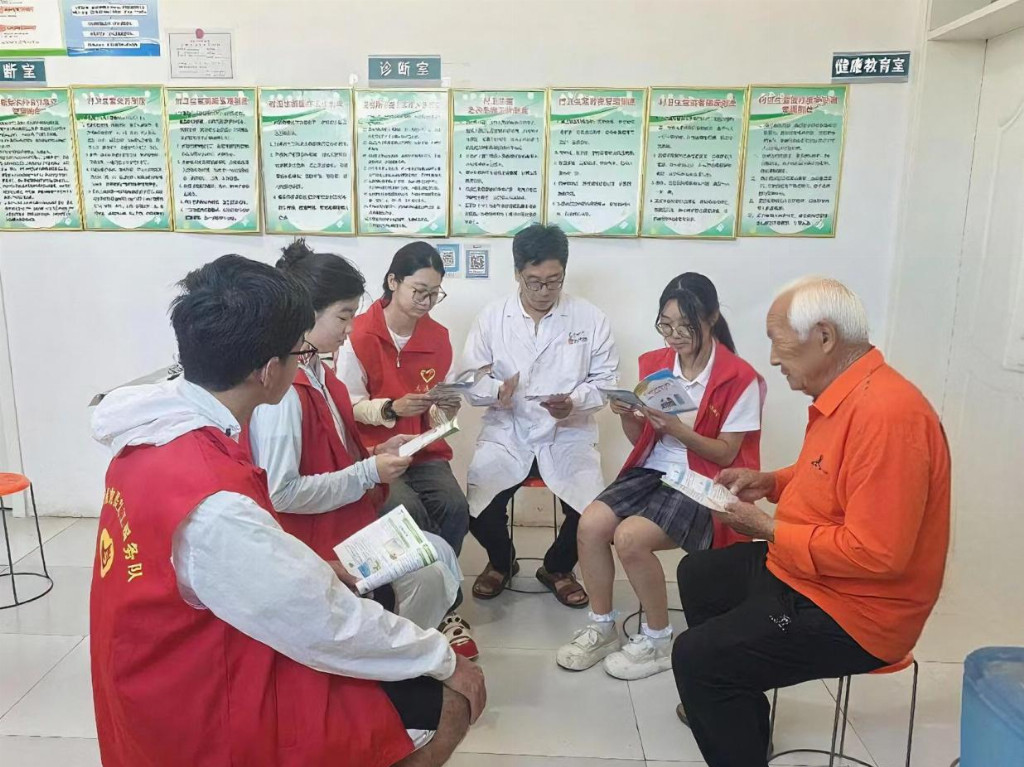 青年下乡送温暖，基层服务显担当(图3)