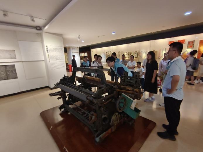 南通大学历史文化学院（法学院）师生赴南通博物苑开展实践研学共探馆校协同育人新路径