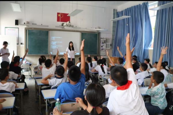 西南石油大学“戎耀川行，砺剑国防”实践队走进桂湖小学 播撒国防种子 共筑安全防线(图2)
