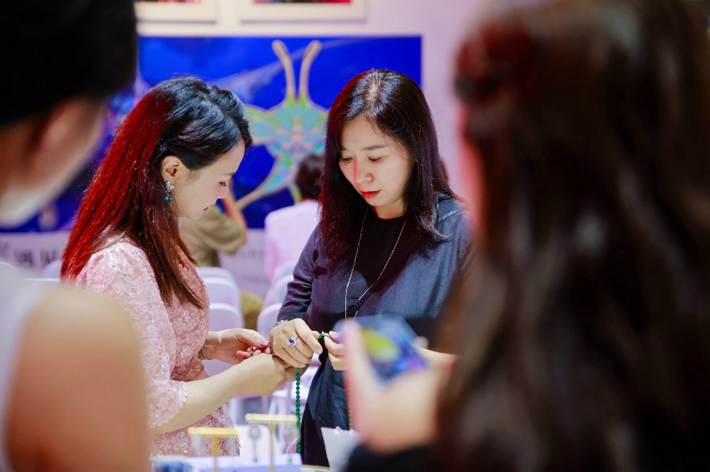珠宝设计师叶林携手加密艺术家刘嘉颖跨界珠宝作品限量首发