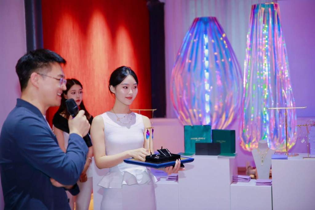 珠宝设计师叶林携手加密艺术家刘嘉颖跨界珠宝作品限量首发