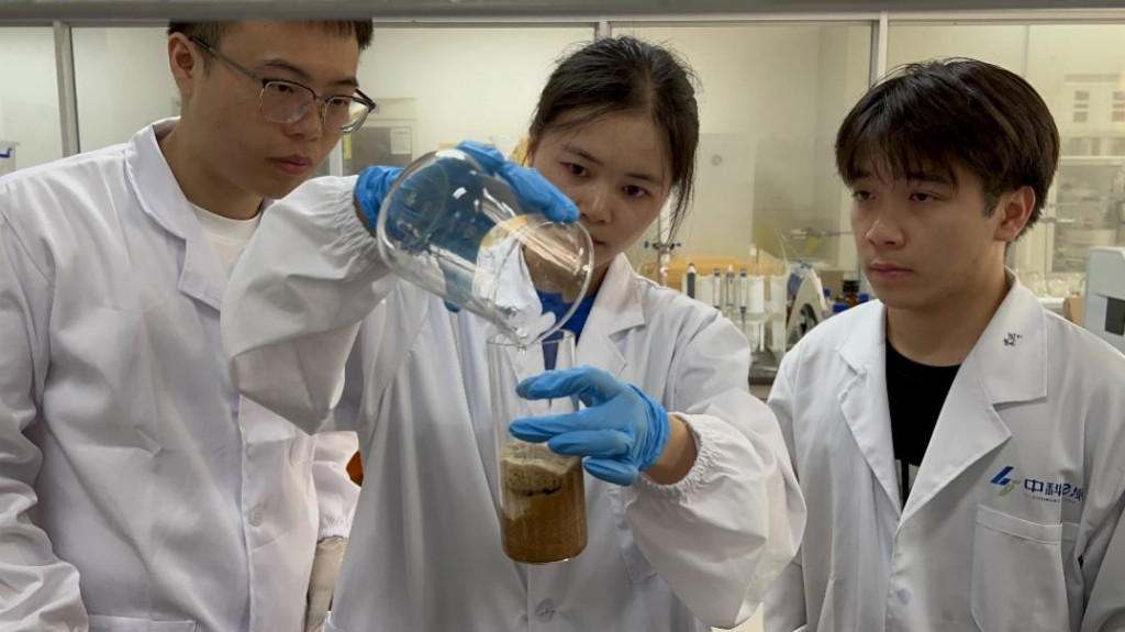 广西大学学子突破农业废弃物转化“卡脖子”技术， 8亿吨“生态包袱”变身“致富黄金”