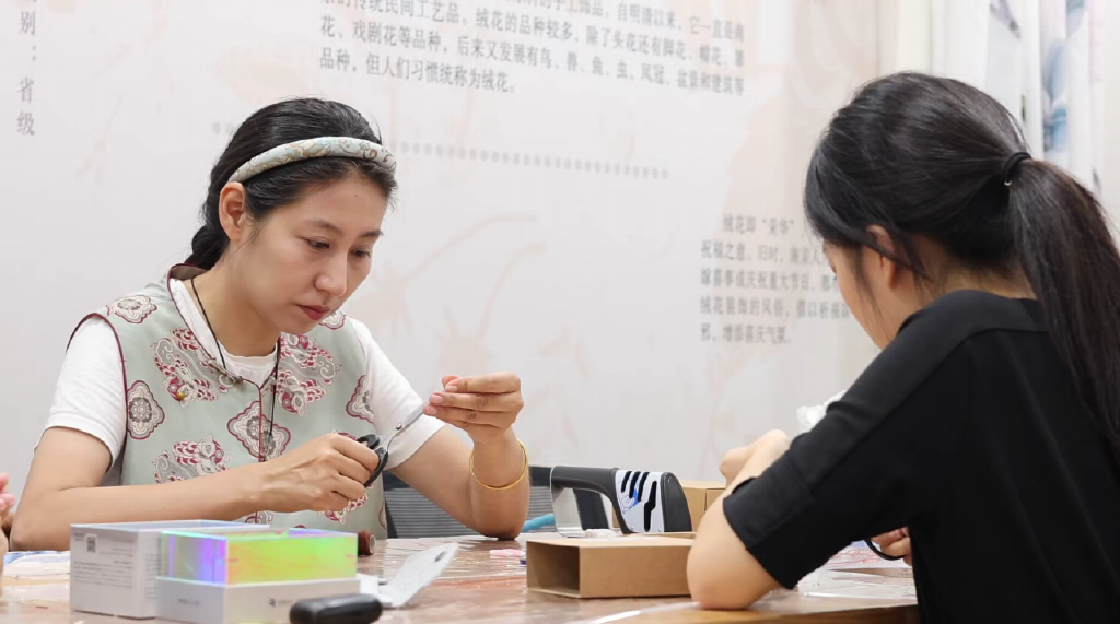 南京有朵“绒”做的花|南师外院学子对话非遗人物