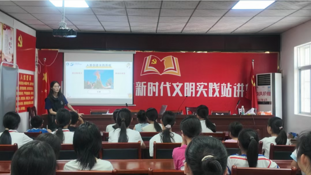 科普星火耀凤安，光学实验润童心——广师大照“量未来实践团为乡