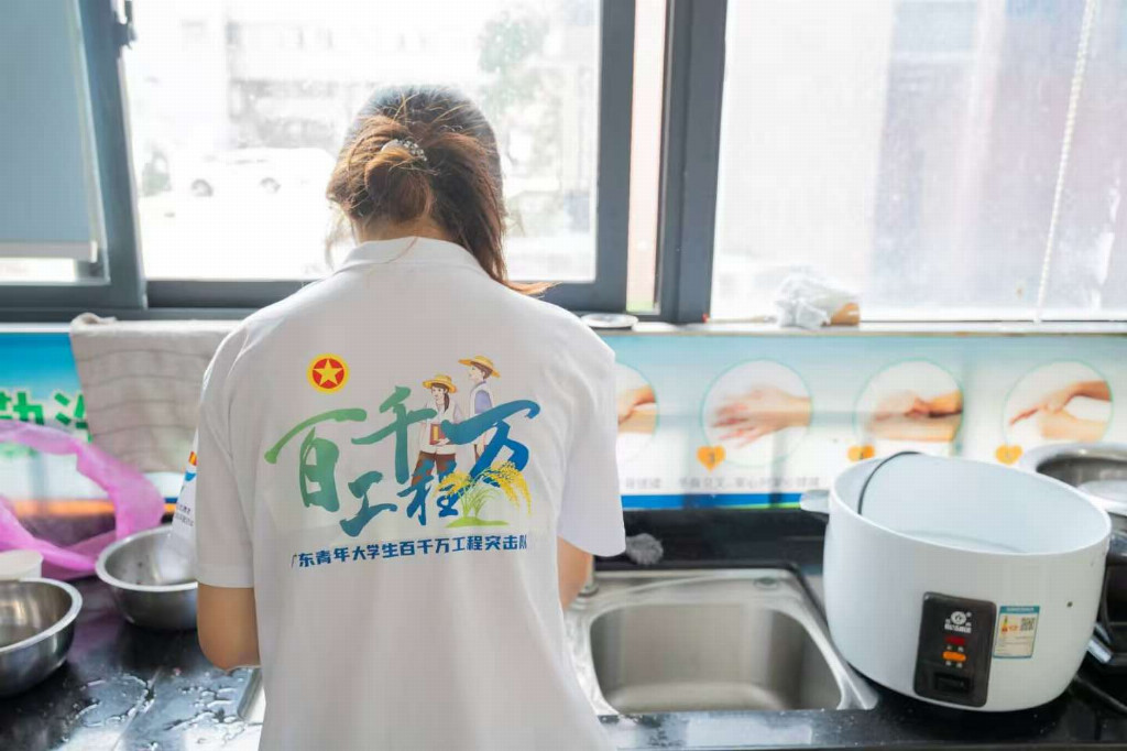 浓情药饮，食暖心房：中医药养生实践活动圆满收官