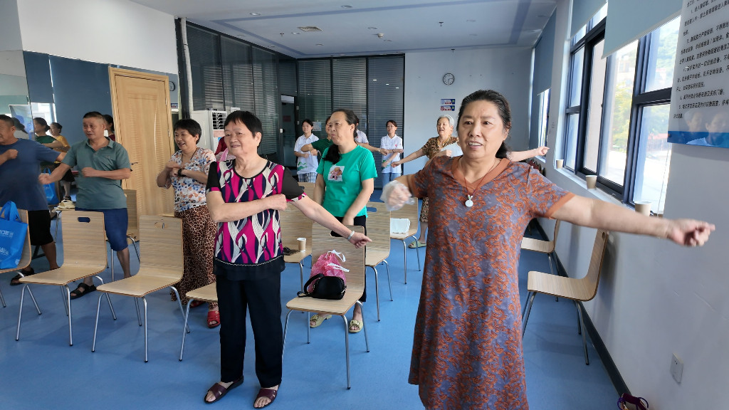 浓情药饮，食暖心房：中医药养生实践活动圆满收官
