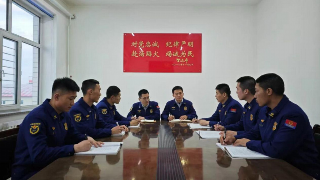 体能训练夯基石，斗志昂扬铸精兵