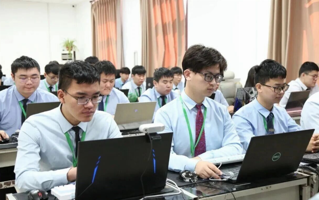 八维职业学校：紧跟时代脉搏，培育AI时代高技能人才
