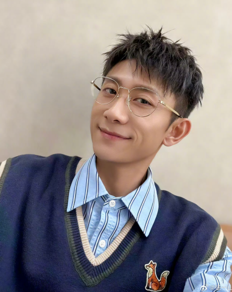 《张一山×威廉福克斯｜秋日叠穿模板来咯》