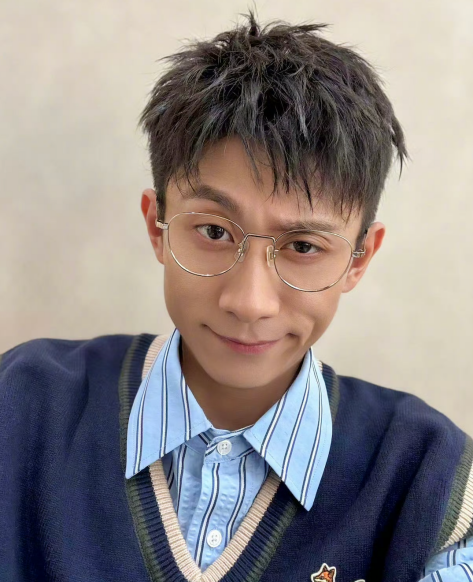 《张一山×威廉福克斯｜秋日叠穿模板来咯》