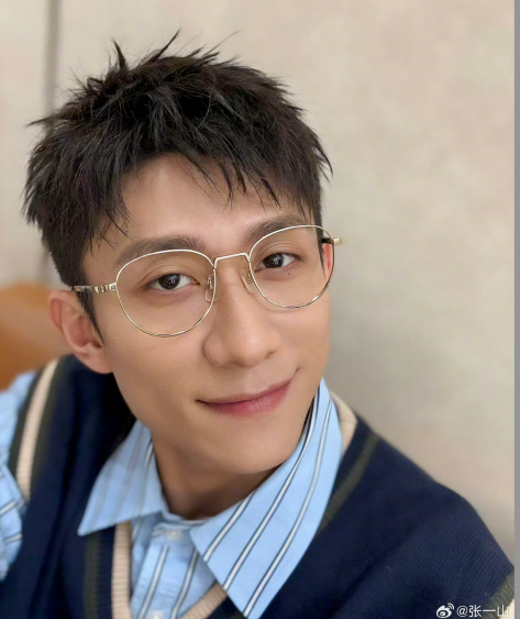 《张一山×威廉福克斯｜秋日叠穿模板来咯》