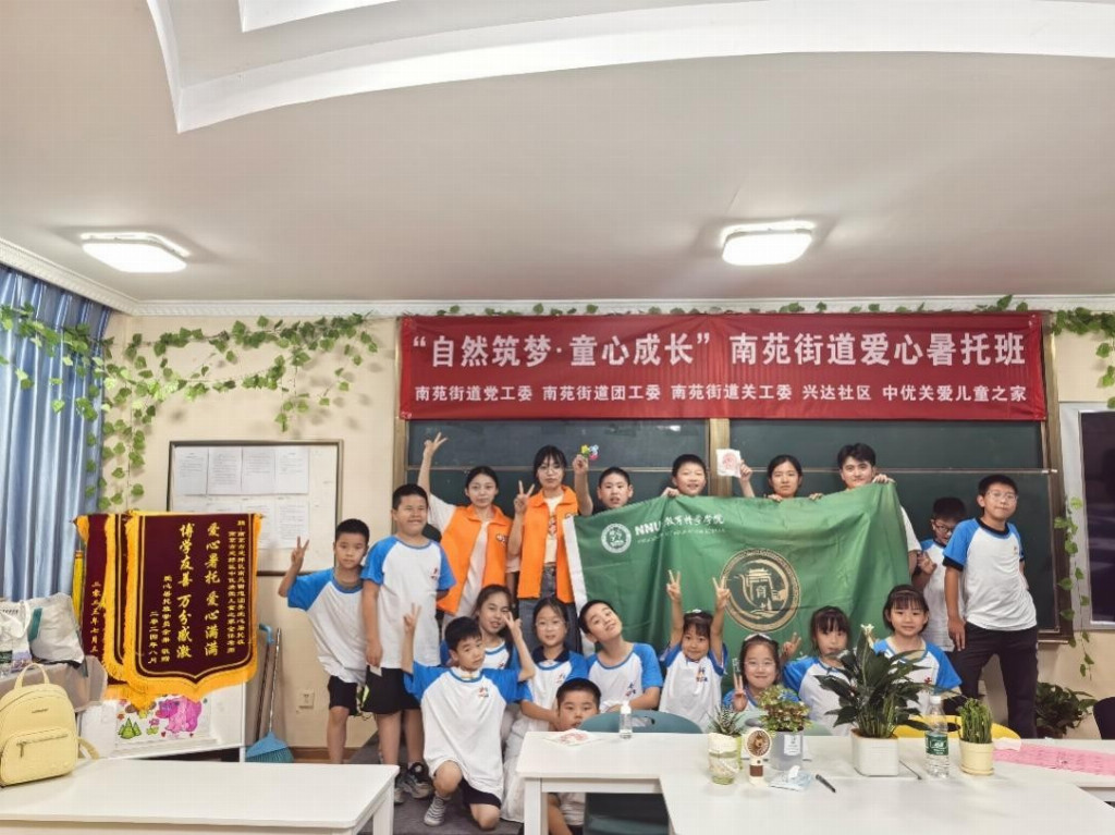 “文韵传薪火，青春筑桥梁——校馆社共绘文化传承新图景”