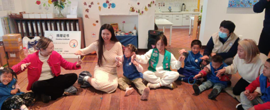 爱在深秋：知名企投家董思阳的公益传承，与女儿李欣芸温暖仁育苑