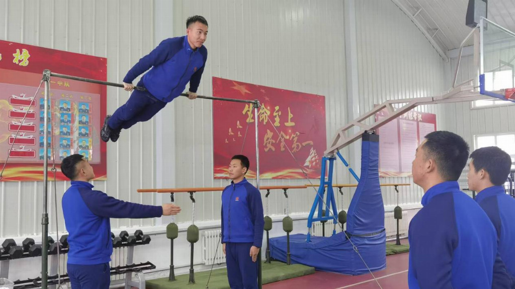 寒冬砺剑淬铁骨，冬训强能保打赢