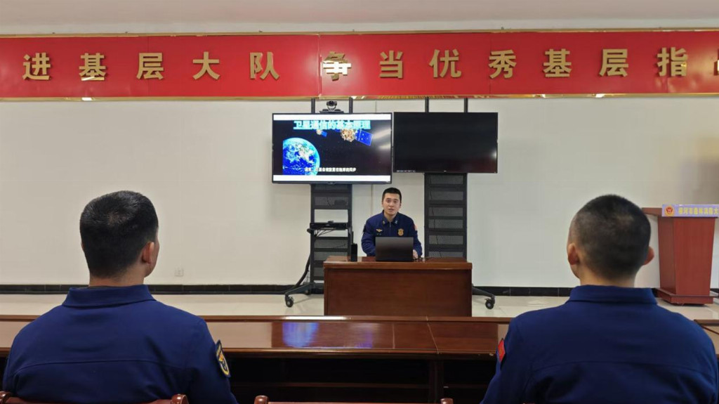 战风斗雪 精武强能｜严寒砺精兵，通信保畅通