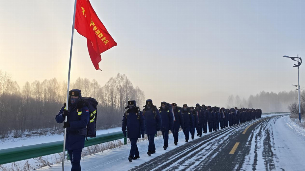 战风斗雪 精武强能｜野外行军砺意志，雪域林海践使命