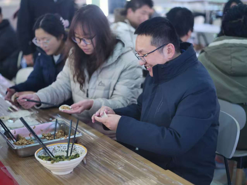 考完就吃热饺子！洛阳理工学院冬至暖心配送，考场外暖胃更暖心