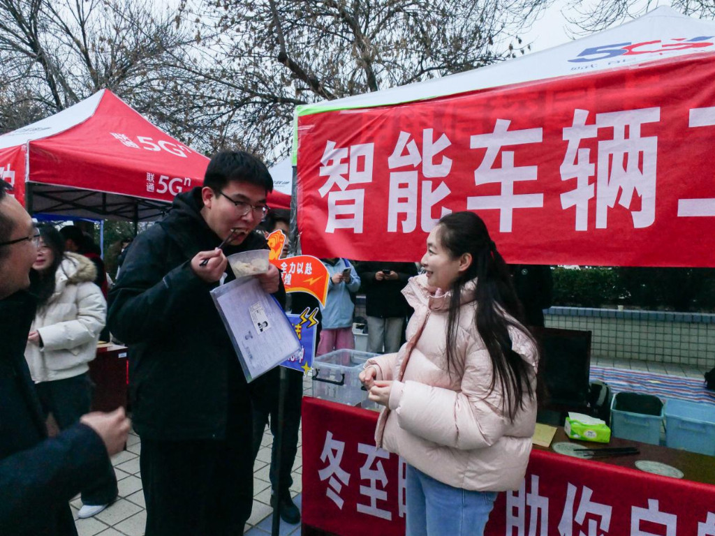 考完就吃热饺子！洛阳理工学院冬至暖心配送，考场外暖胃更暖心